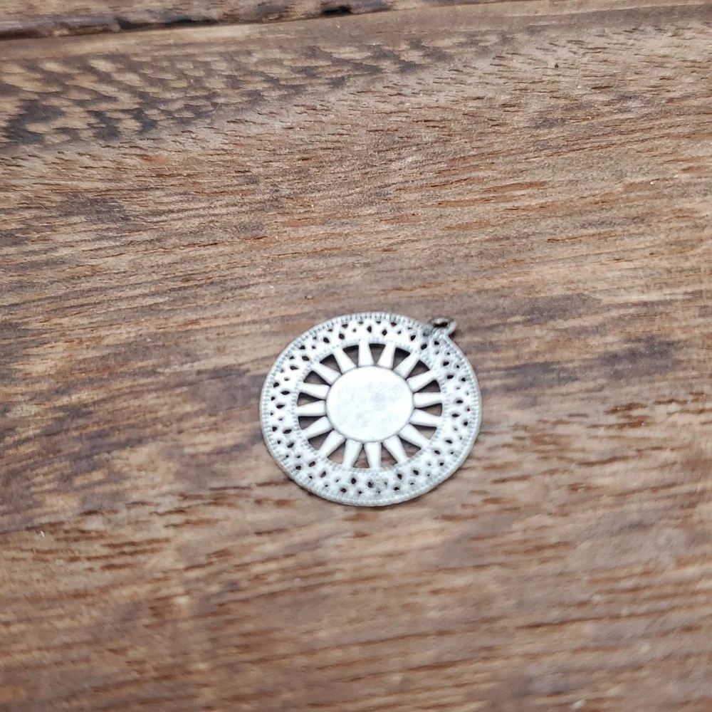 Mayan sun‎ lace pendant